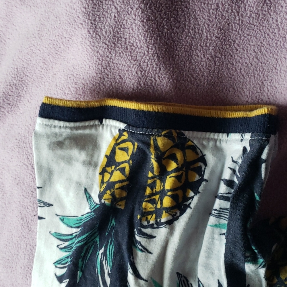 Xl pineapple tshirt - Picture 2 of 2